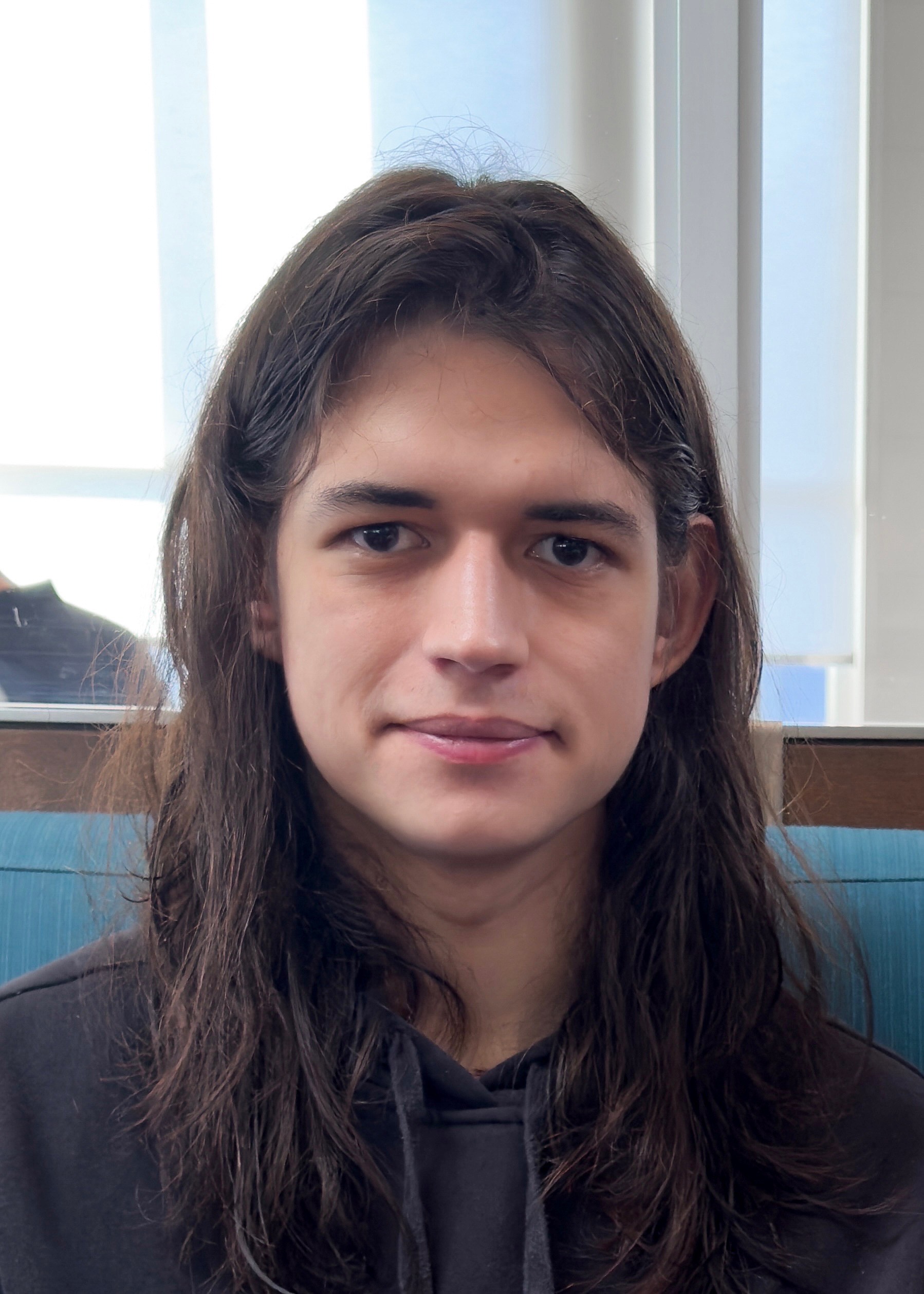 headshot of ronnie